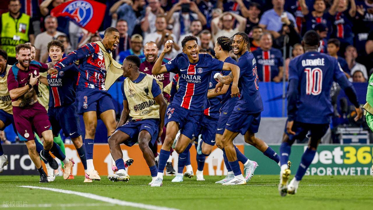 关于巴黎圣日耳曼训练开放日，关键时刻单刀错失引欢呼，德甲在即，轮换策略成焦点的信息-爱游戏